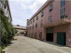 两栋独门独院的精致小厂房，地理位置优越，四通八达。